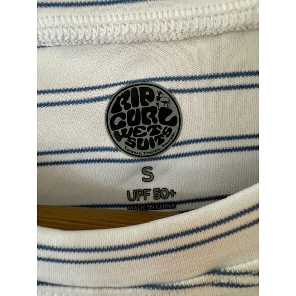 Rip Curl Men's Plain Stripe Short Sleeve Rashguard Top - Picture 4 of 9